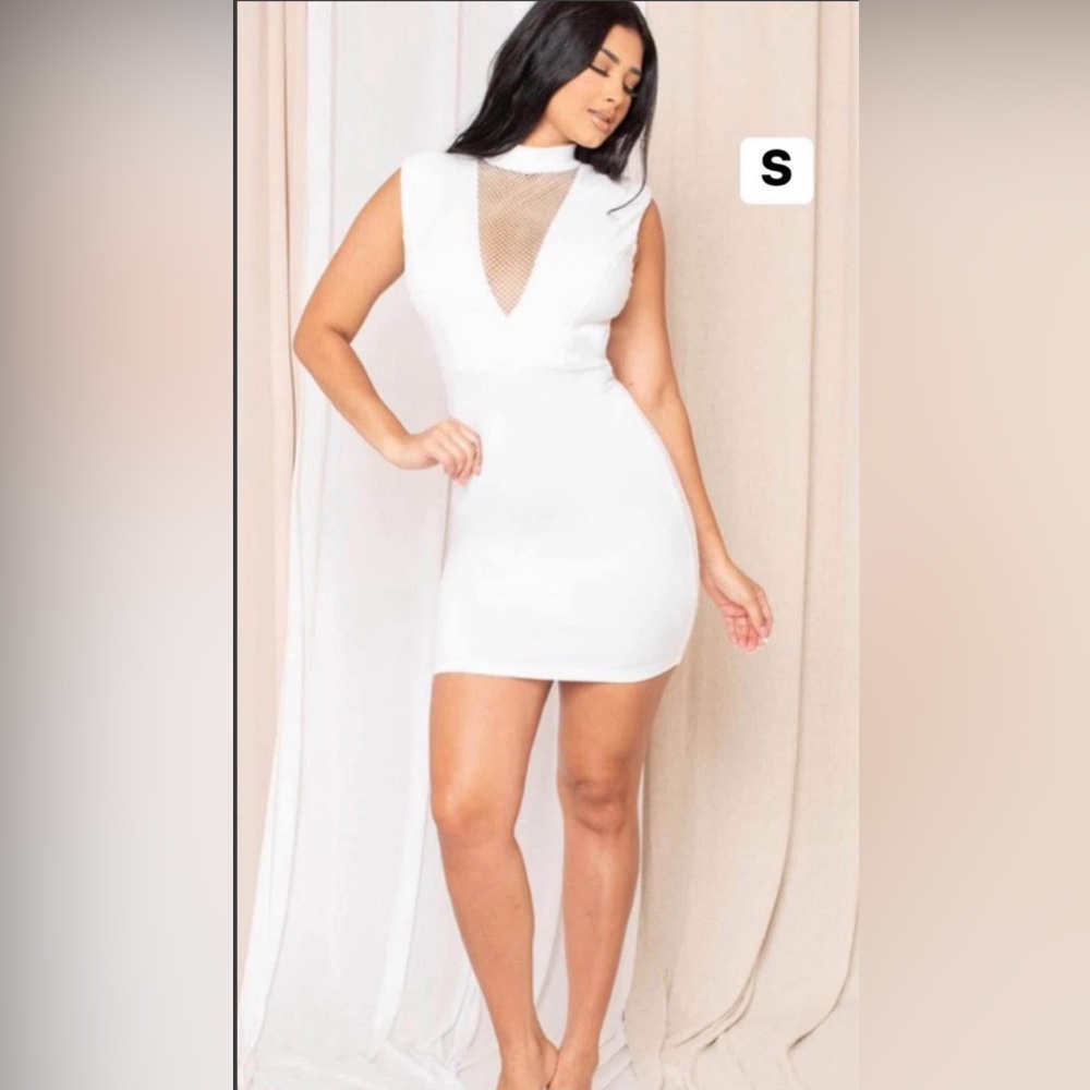 Elegant White Sleeveless Dress